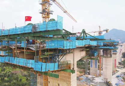 2套大吨位倒链解决挂篮施工空间狭小难题